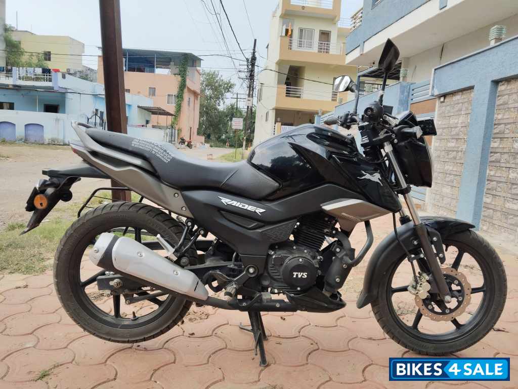 Black TVS Raider Single Seat