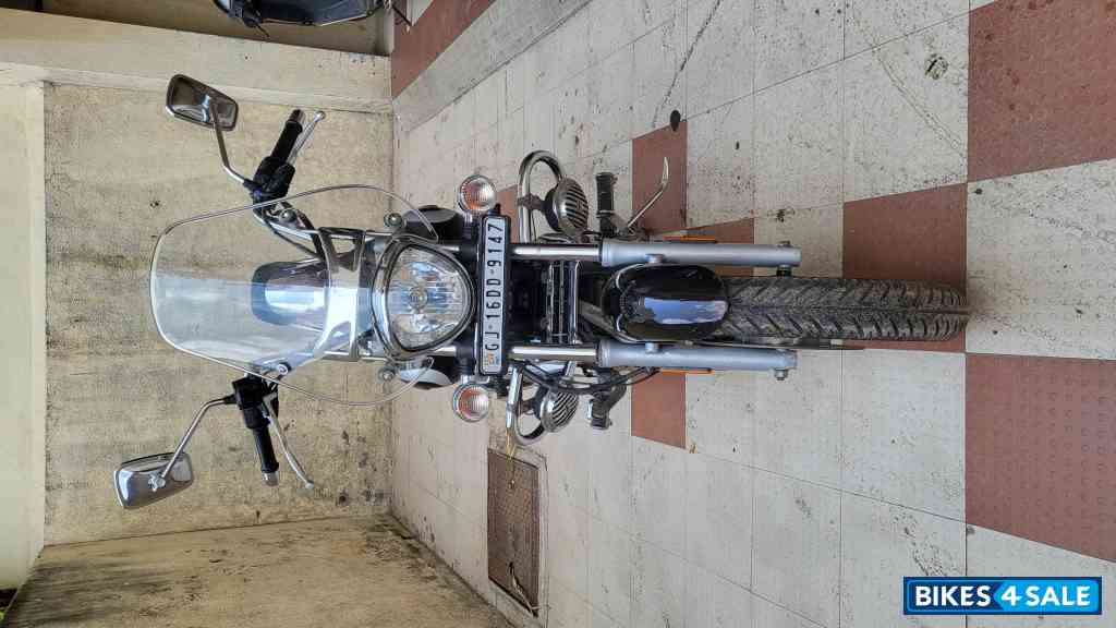 Black Bajaj Avenger Cruise 220 BS6