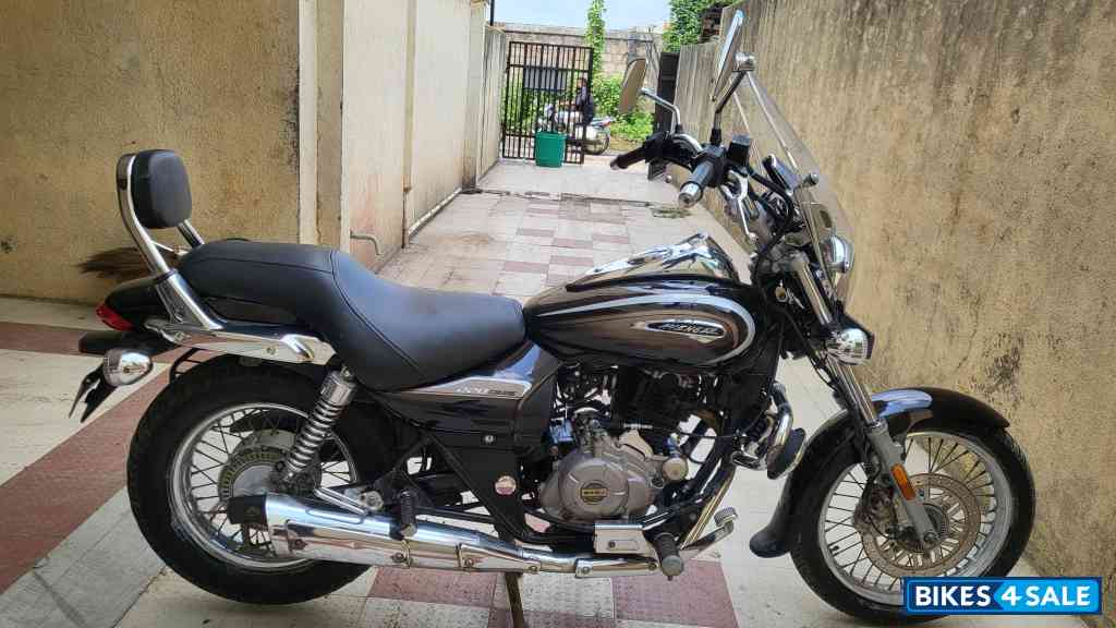 Black Bajaj Avenger Cruise 220 BS6 Black Bajaj Avenger Cruise 220 BS6