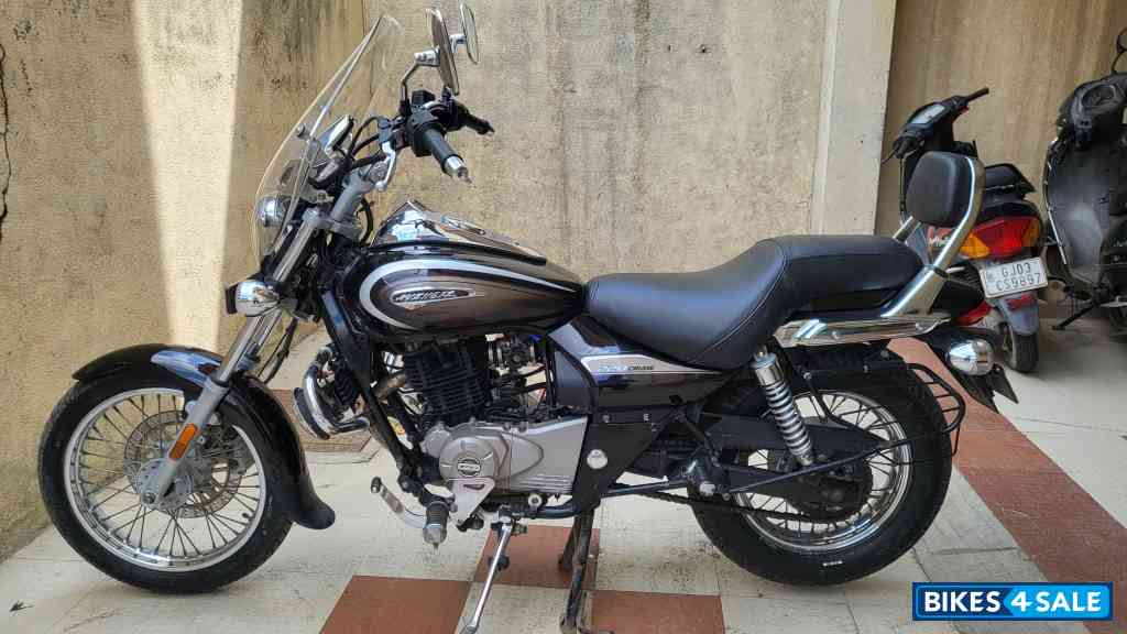 Black Bajaj Avenger Cruise 220 BS6 Black Bajaj Avenger Cruise 220 BS6