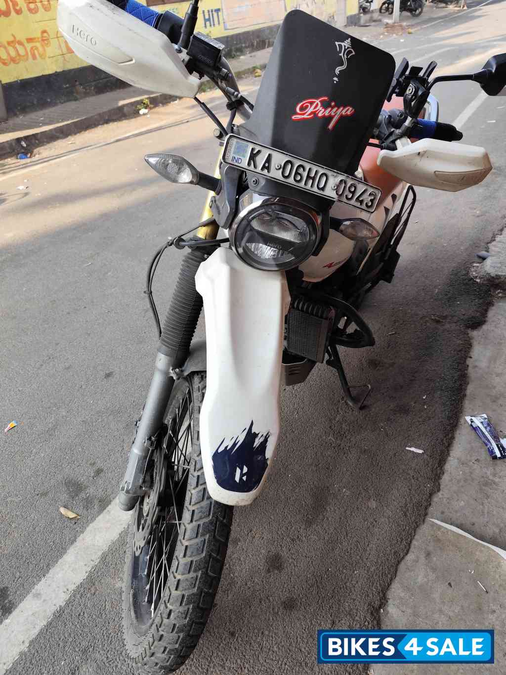 Withe With Blue Hero Xpulse 200 4V 2023 Edition Withe With Blue Hero Xpulse 200 4V 2023 Edition