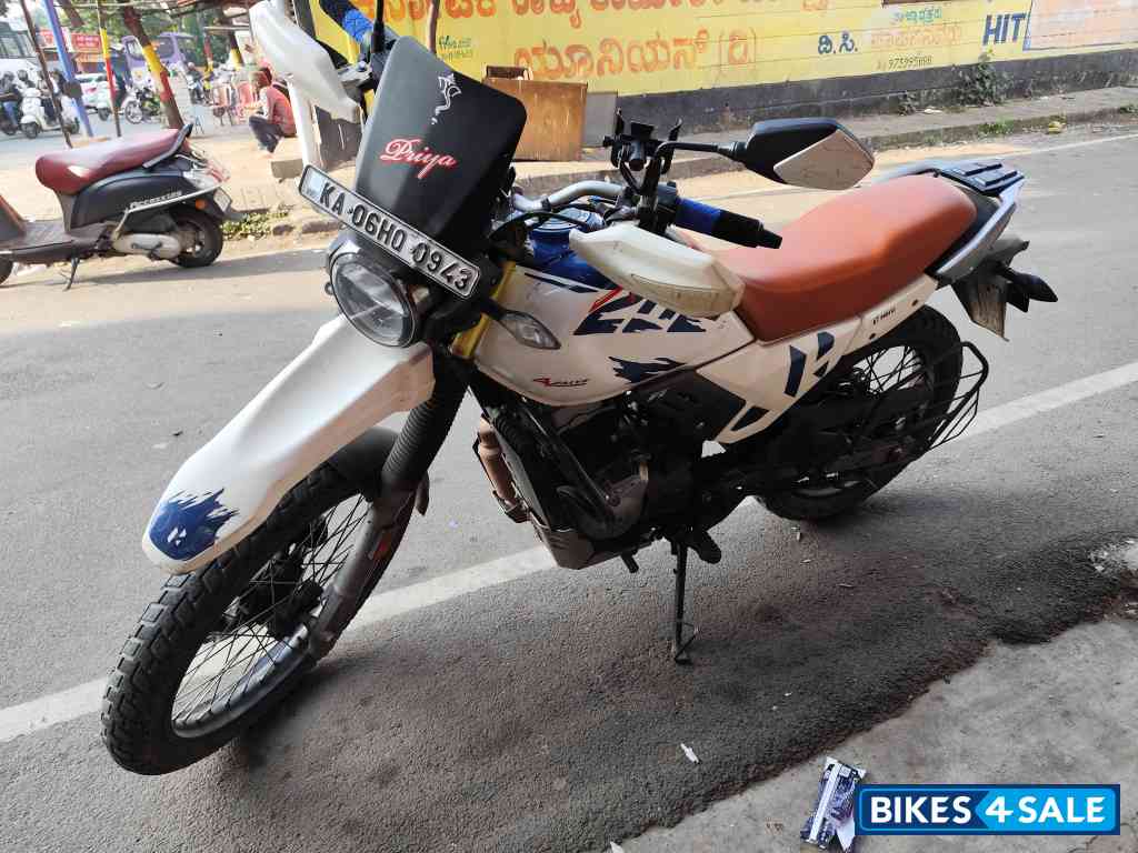 Withe With Blue Hero Xpulse 200 4V 2023 Edition Withe With Blue Hero Xpulse 200 4V 2023 Edition