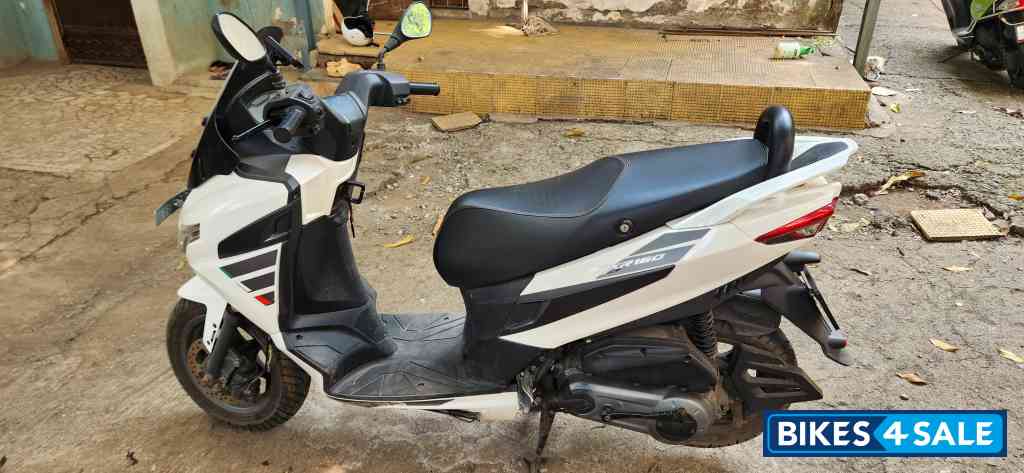 White Aprilia SXR 160 White Aprilia SXR 160