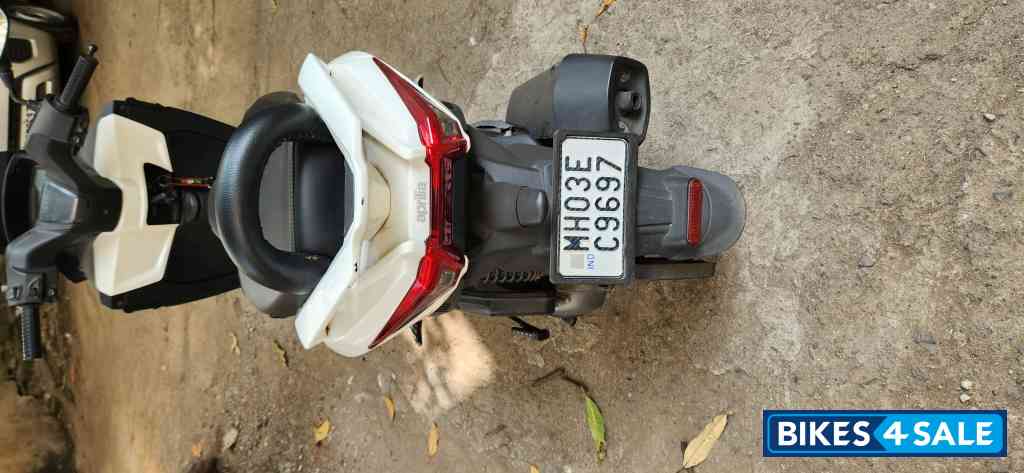 White Aprilia SXR 160 White Aprilia SXR 160