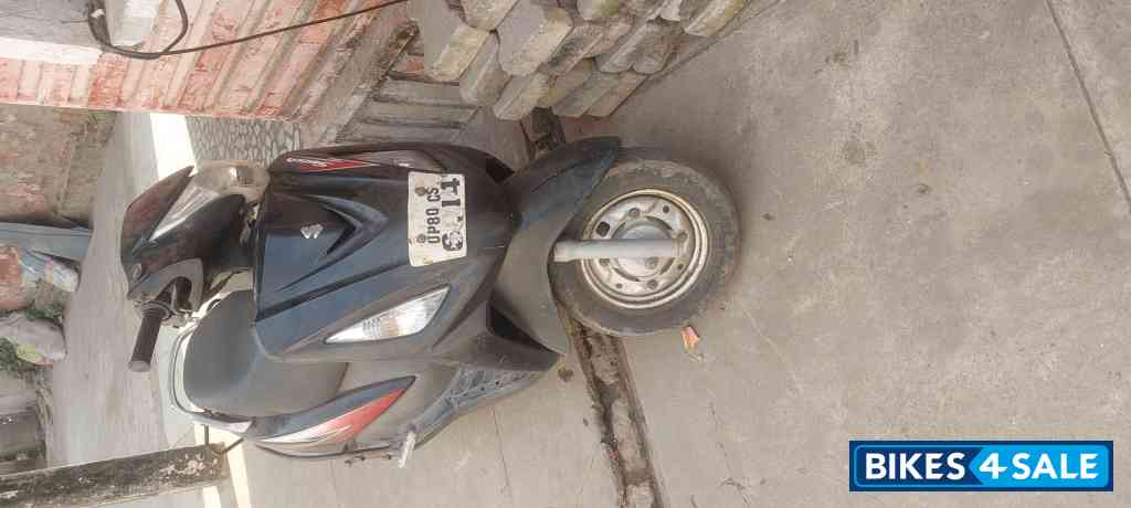 Black Suzuki Access 125