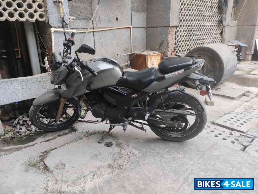 TVS Apache RTR 200 4V