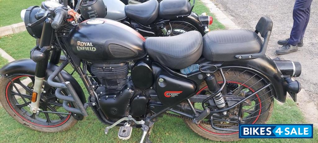 Royal Enfield Classic Stealth Black