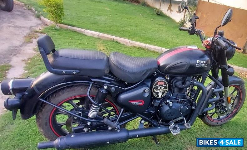 Royal Enfield Classic Stealth Black