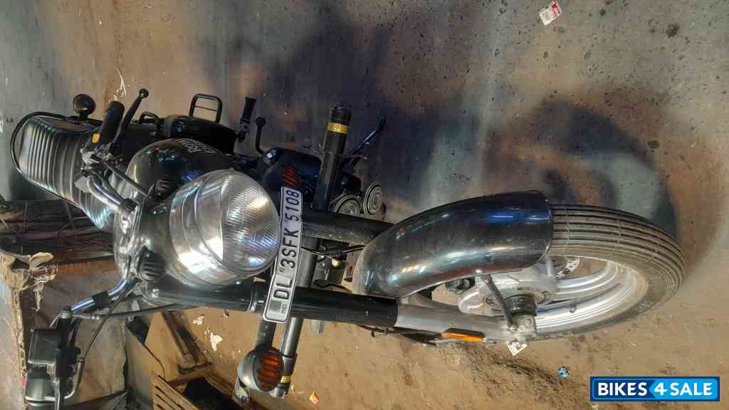 Jet Black Royal Enfield Bullet 350 ES BS6