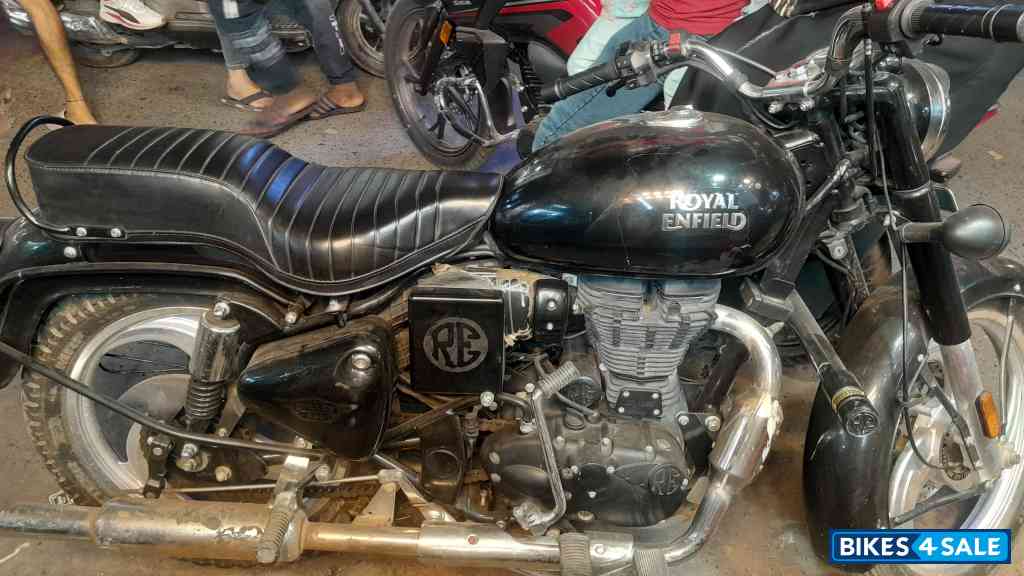 Jet Black Royal Enfield Bullet 350 ES BS6