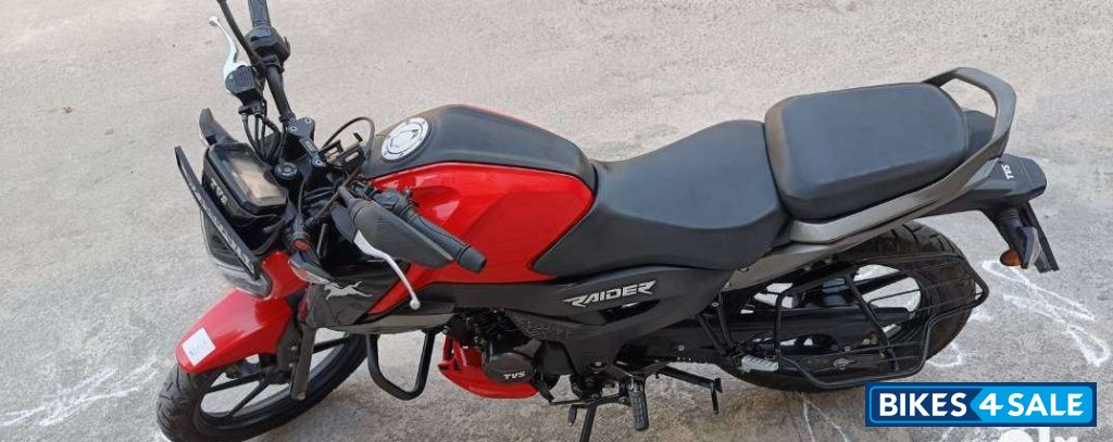 Red TVS Raider Split Seat