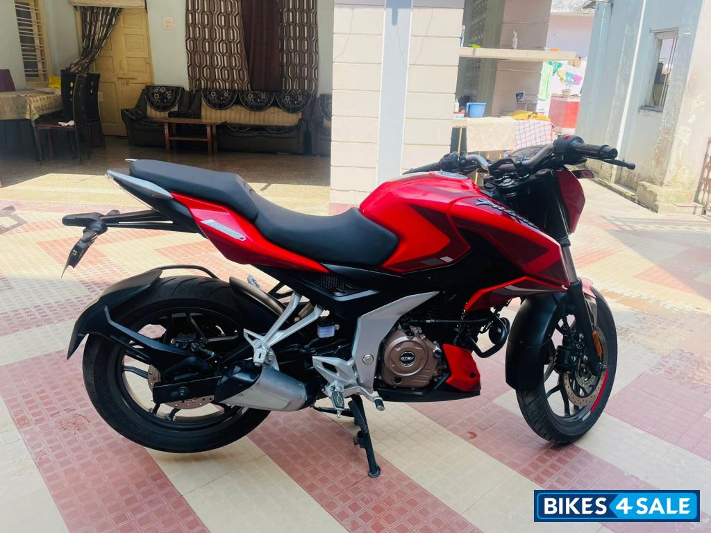 Red Bajaj Pulsar N250