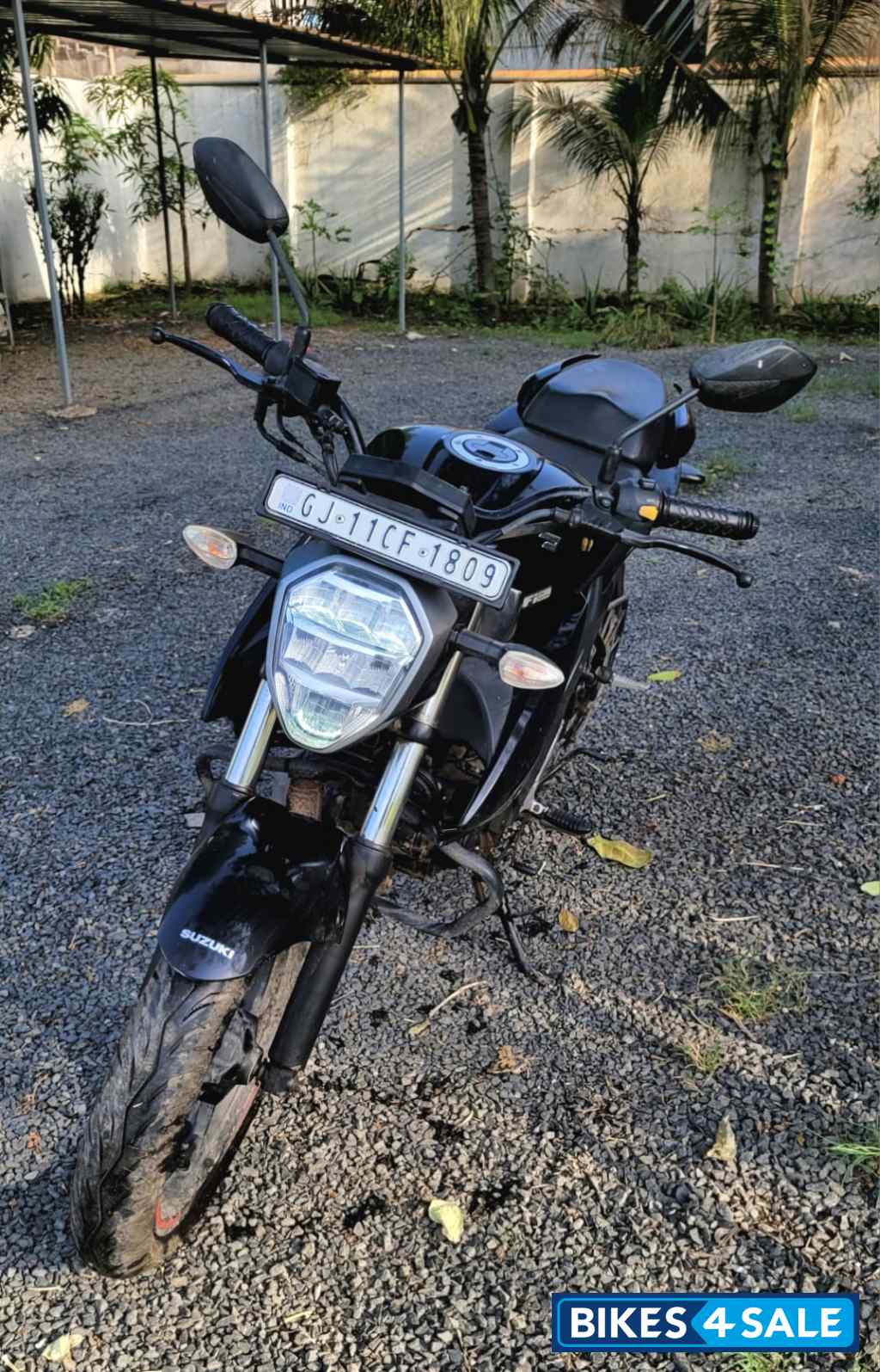 Black Suzuki Gixxer BS6