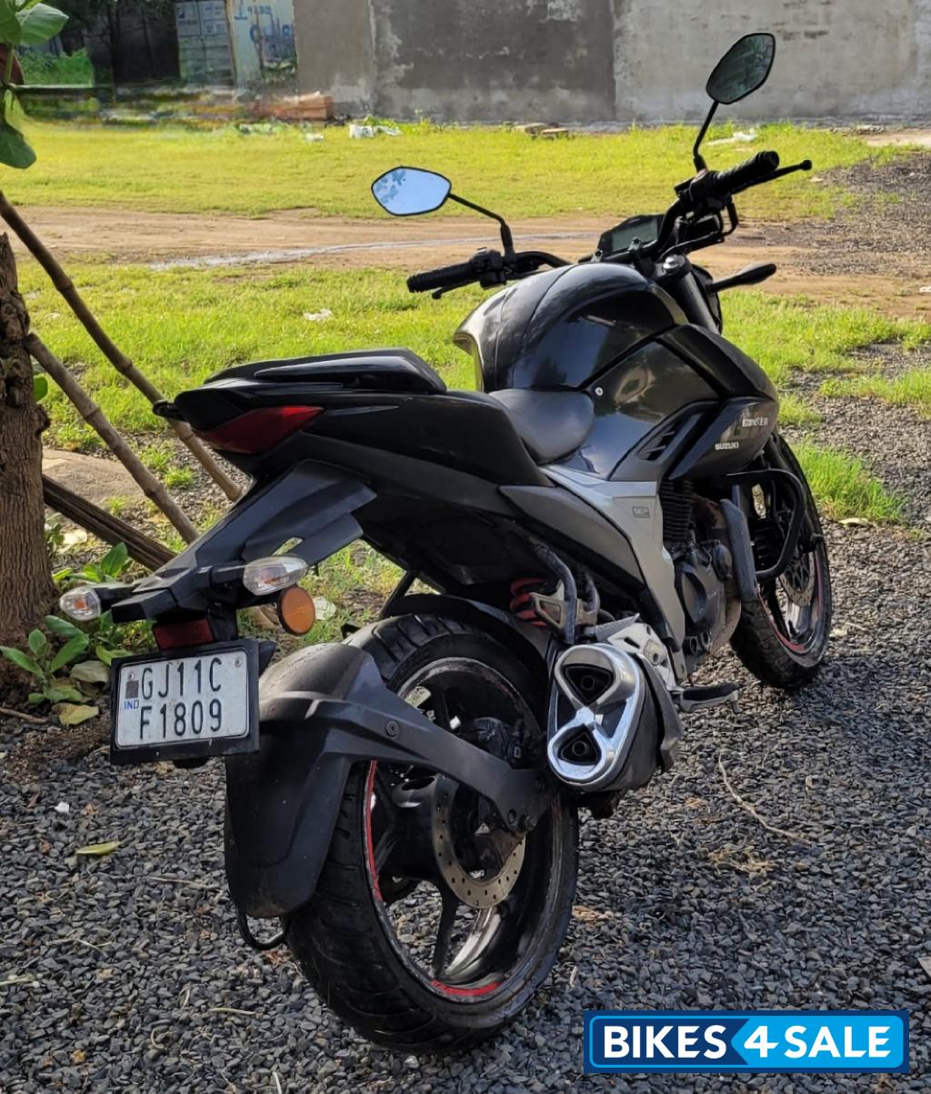 Black Suzuki Gixxer BS6