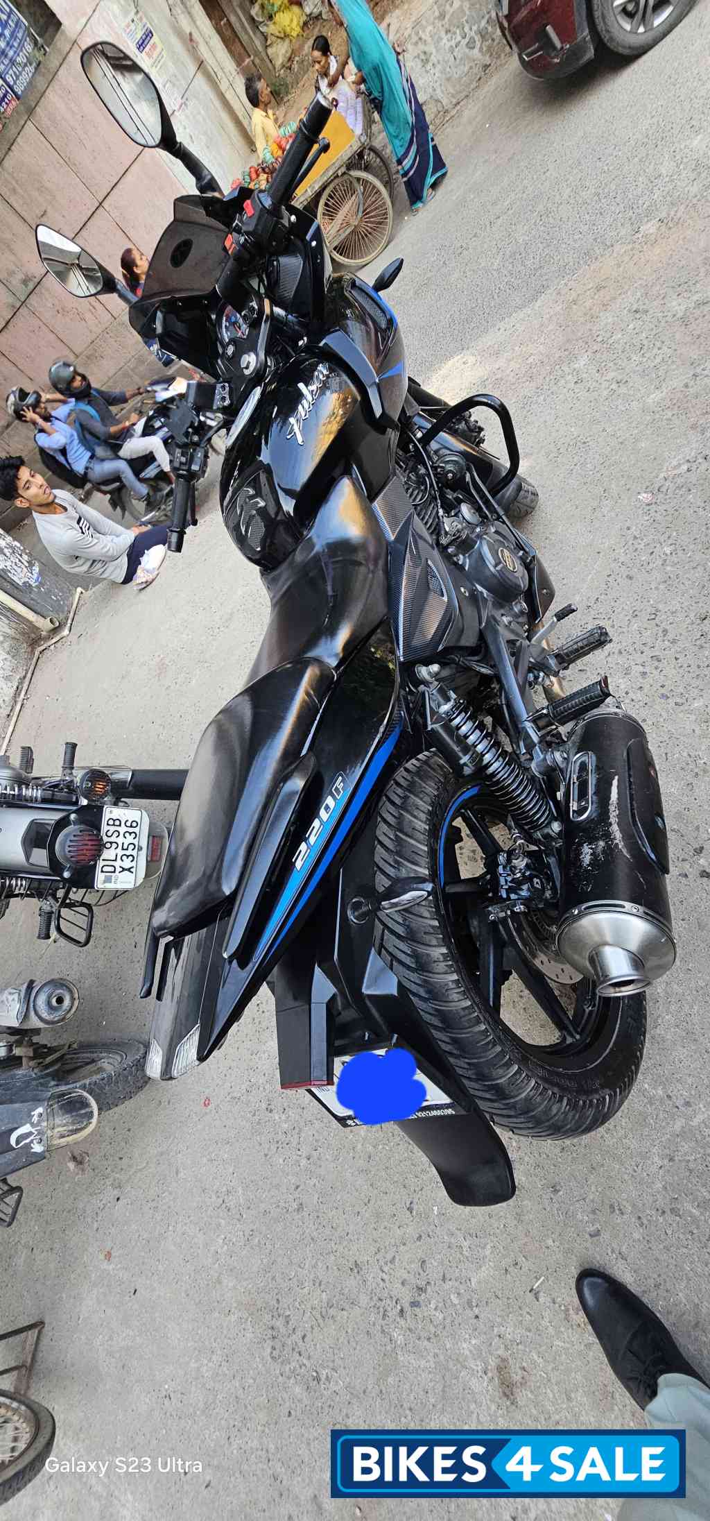 Bajaj Pulsar 220F