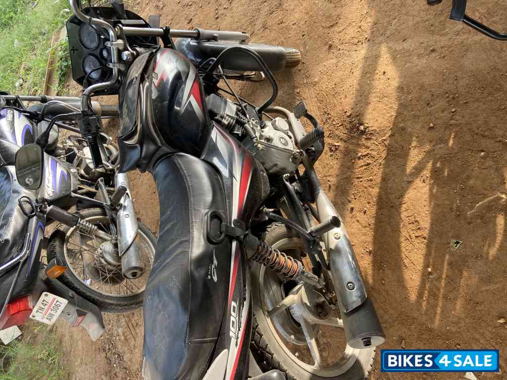 Ebony Black With Red Decals Bajaj CT 100
