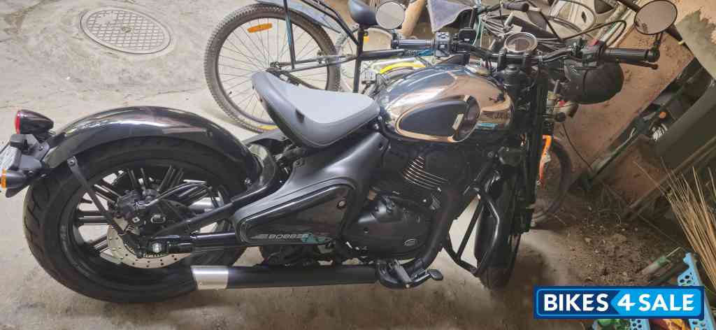 Jawa 42 Bobber Black Mirror