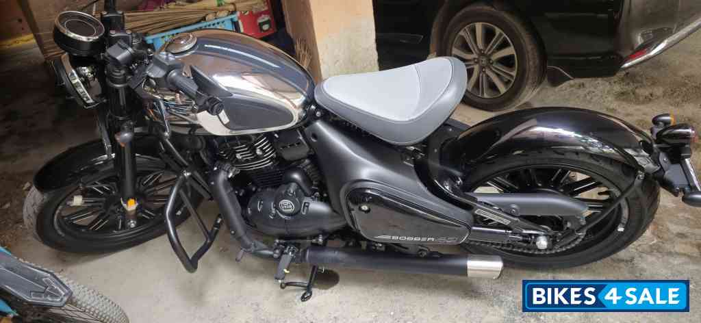 Jawa 42 Bobber Black Mirror