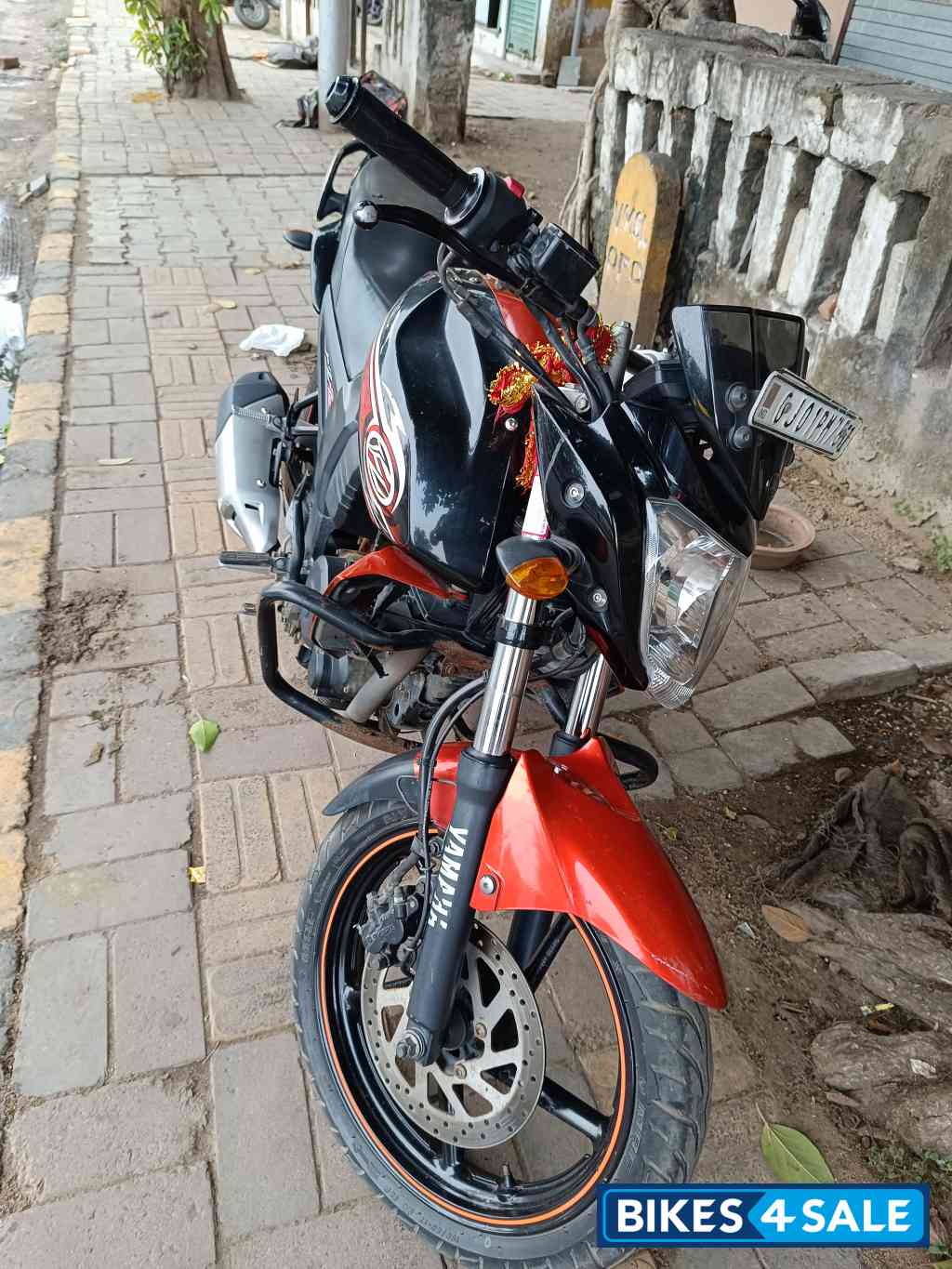 Black Yamaha FZ