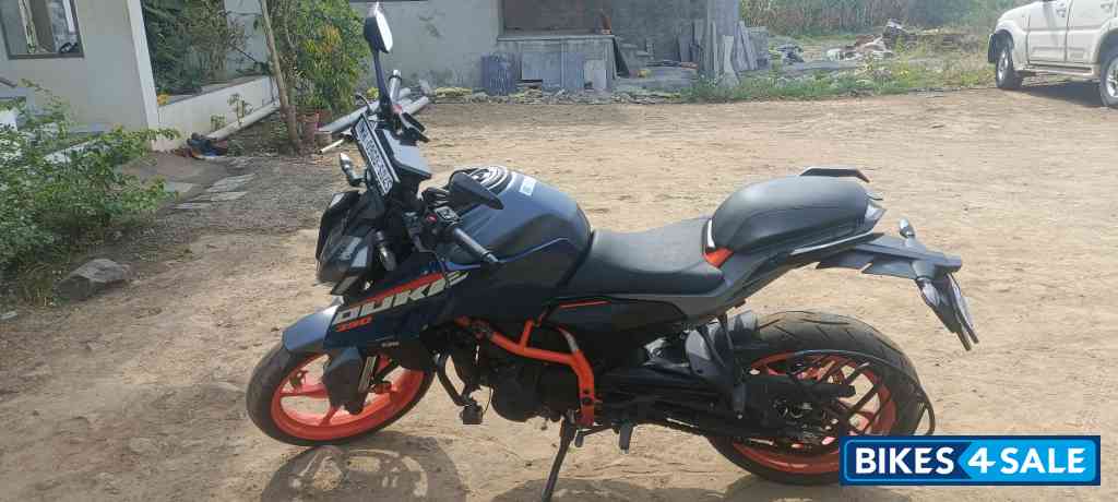 Blue Liquid Metal KTM Duke 390 2024