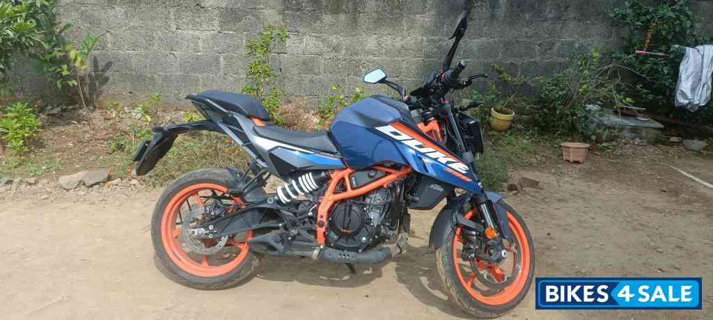 Blue Liquid Metal KTM Duke 390 2024