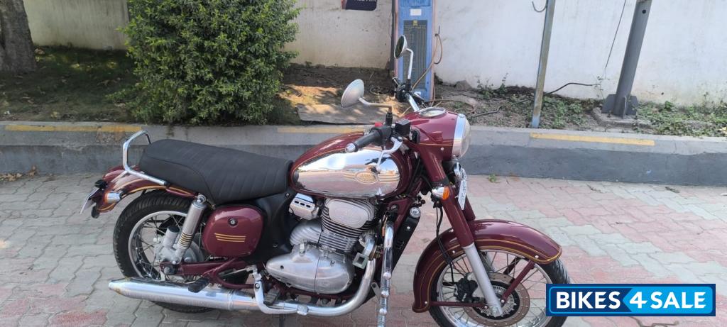 Maroon Jawa forty two