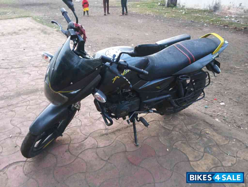 Bajaj Pulsar 150 Neon