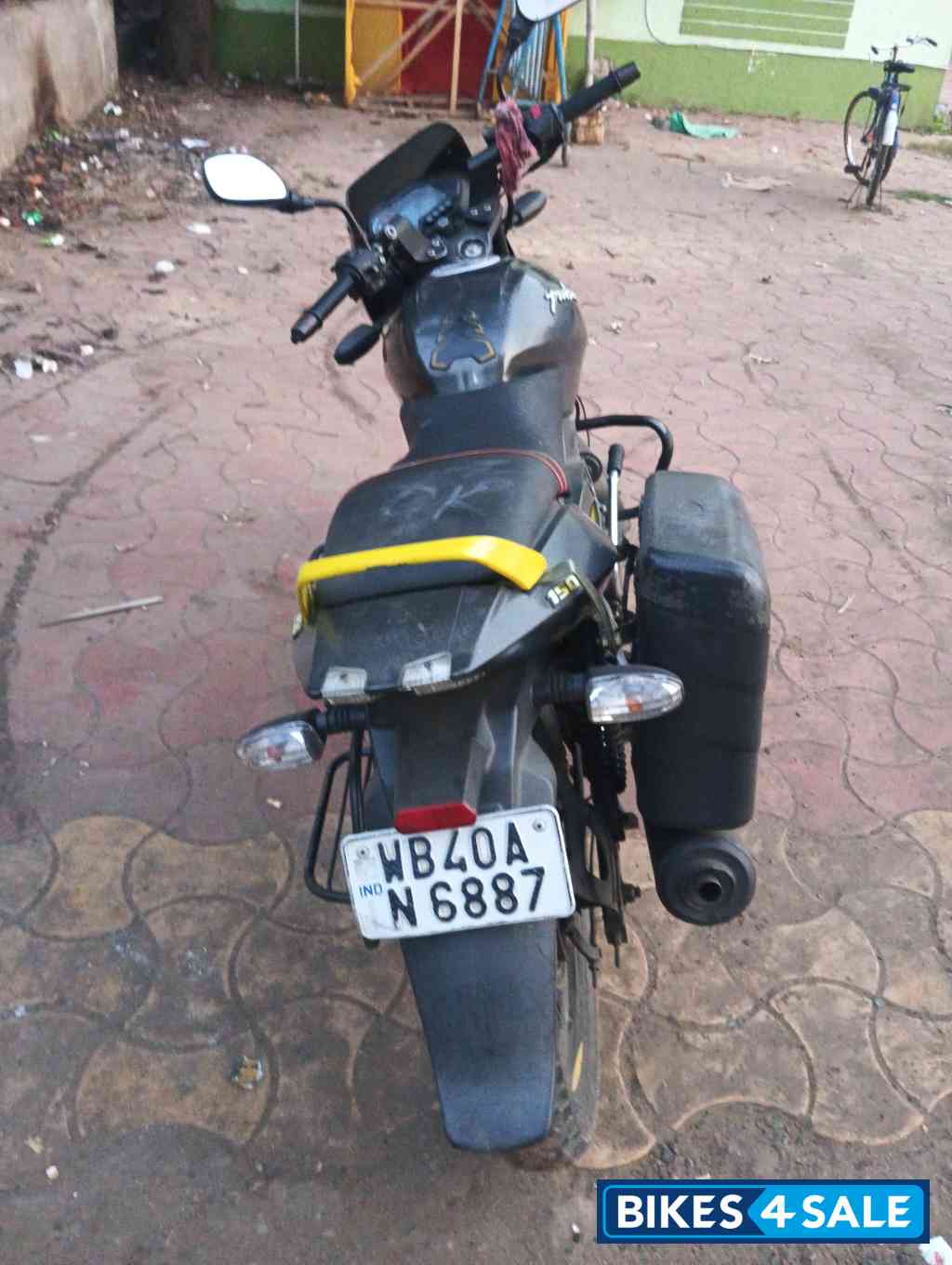 Bajaj Pulsar 150 Neon