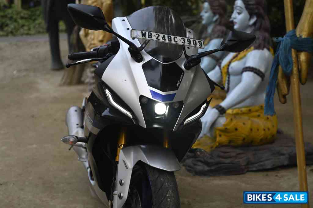 Metallic Grey Yamaha R15M