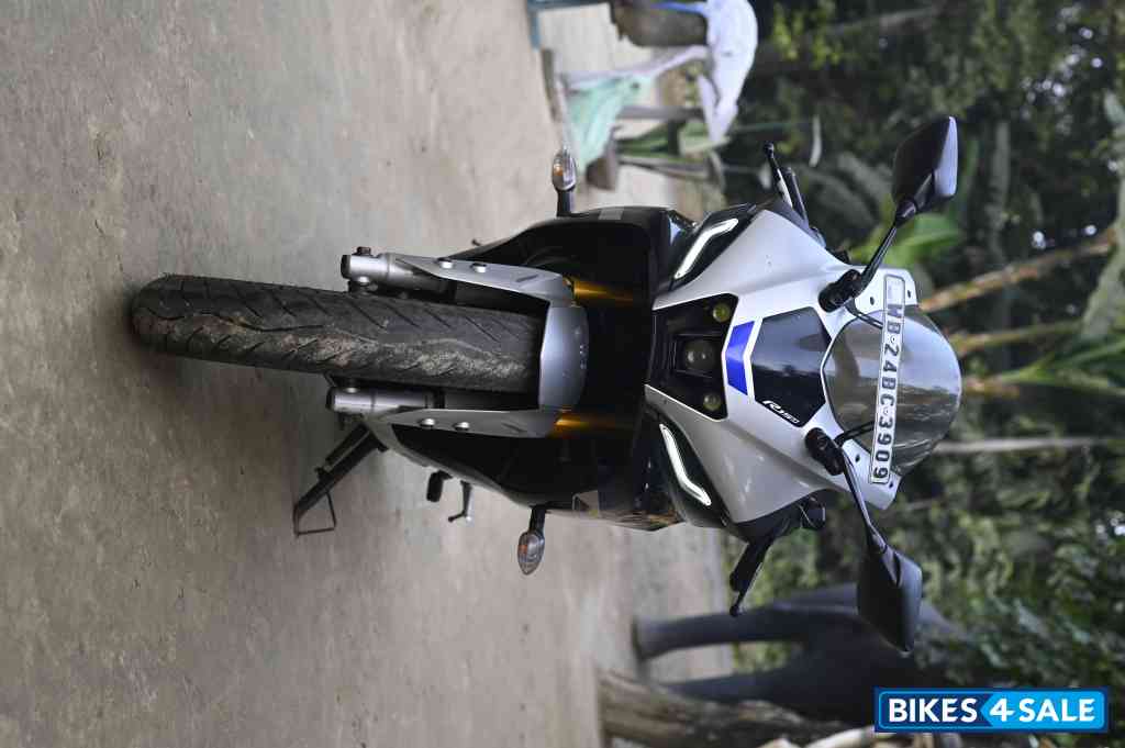Metallic Grey Yamaha R15M