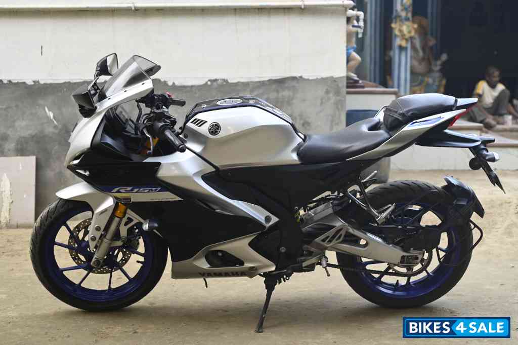 Metallic Grey Yamaha R15M