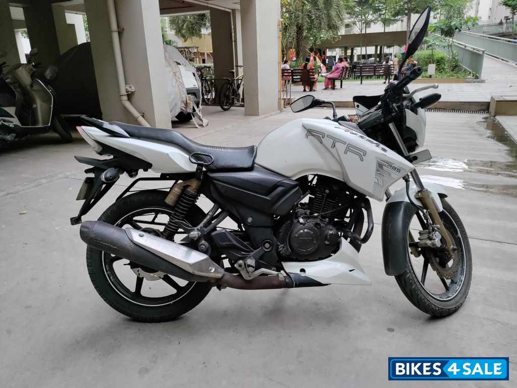 White TVS Apache RTR 180 ABS