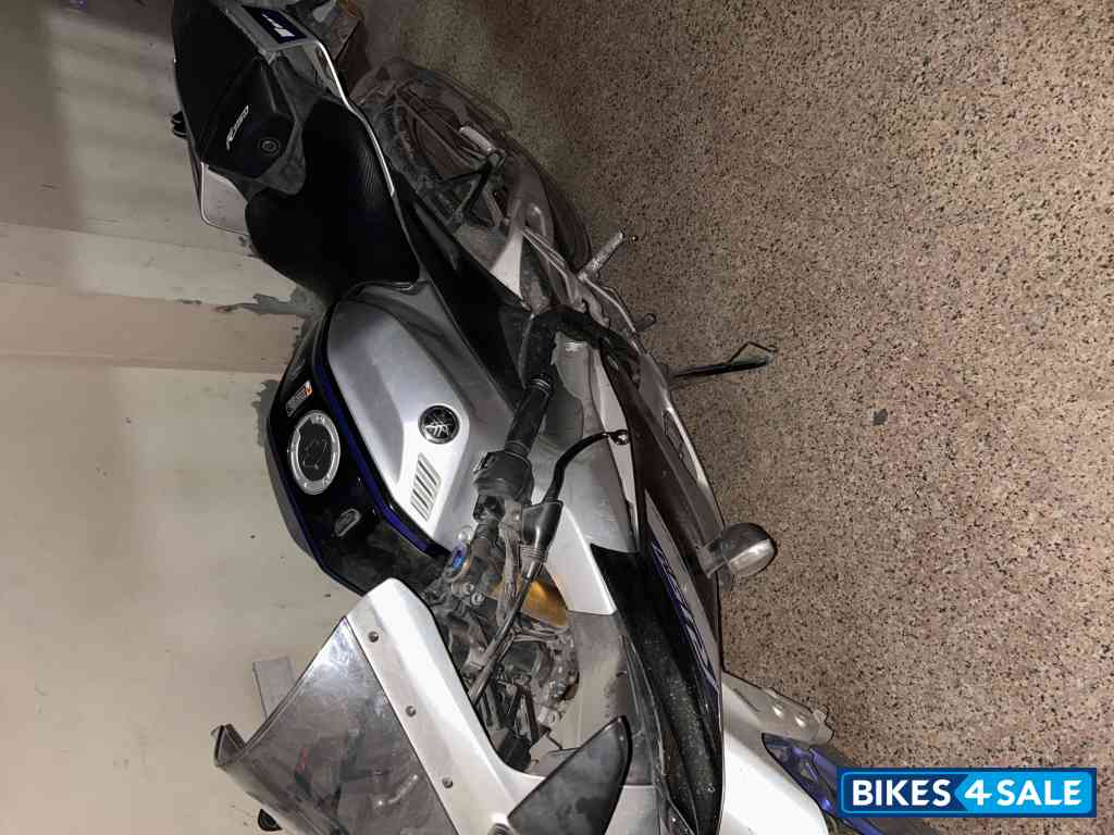 Metallic Grey Yamaha R15M