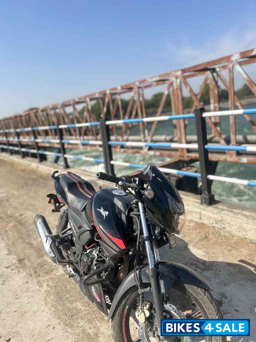 TVS Apache RTR 160 2V Racing Edition