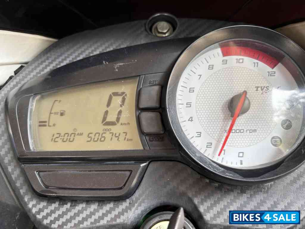 White TVS Apache RTR 160