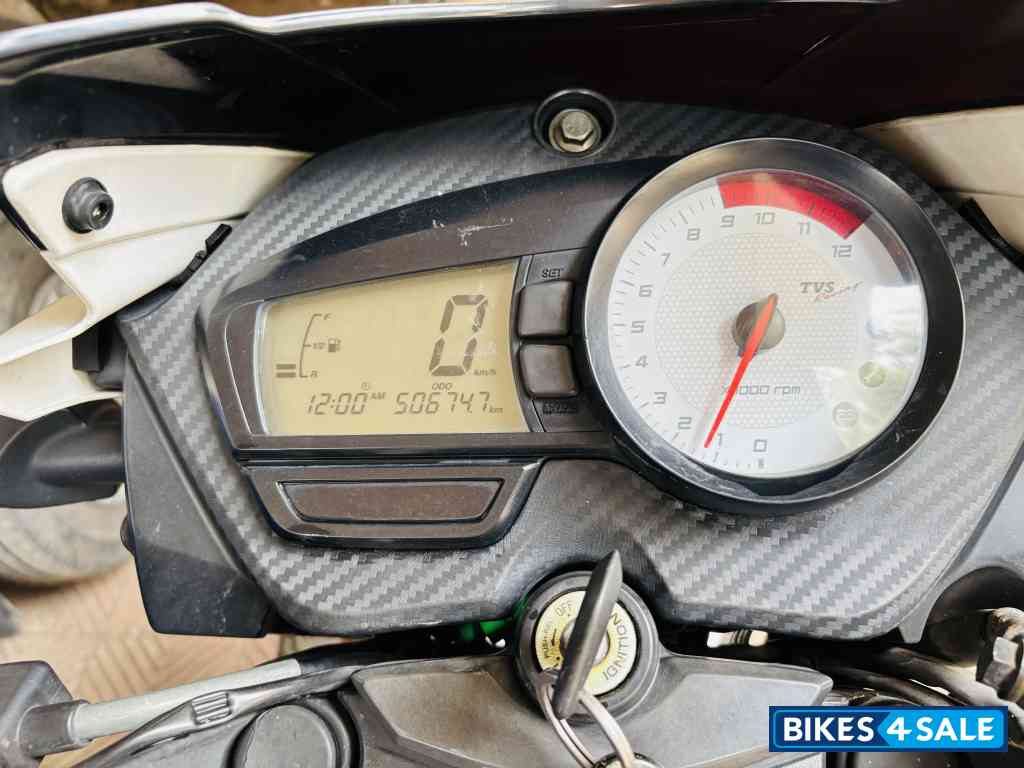 White TVS Apache RTR 160