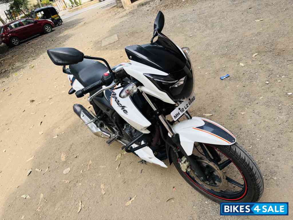 White TVS Apache RTR 160