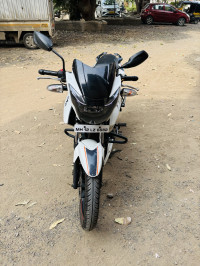 White TVS Apache RTR 160