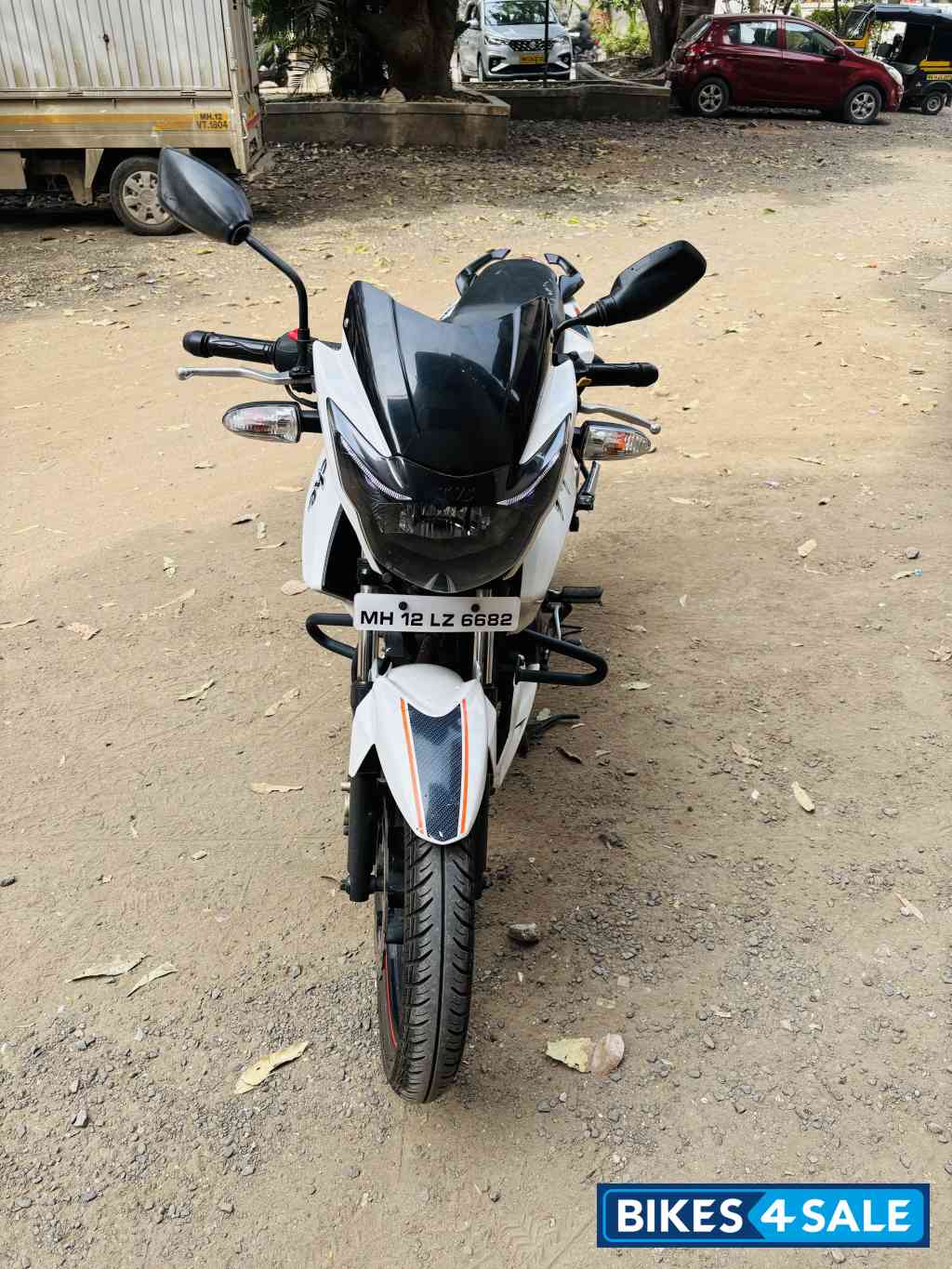 White TVS Apache RTR 160