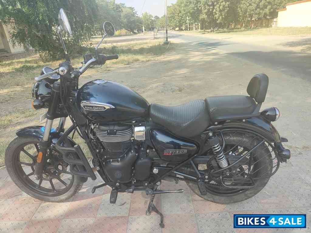 Stellar Blue Royal Enfield Meteor 350 Stellar