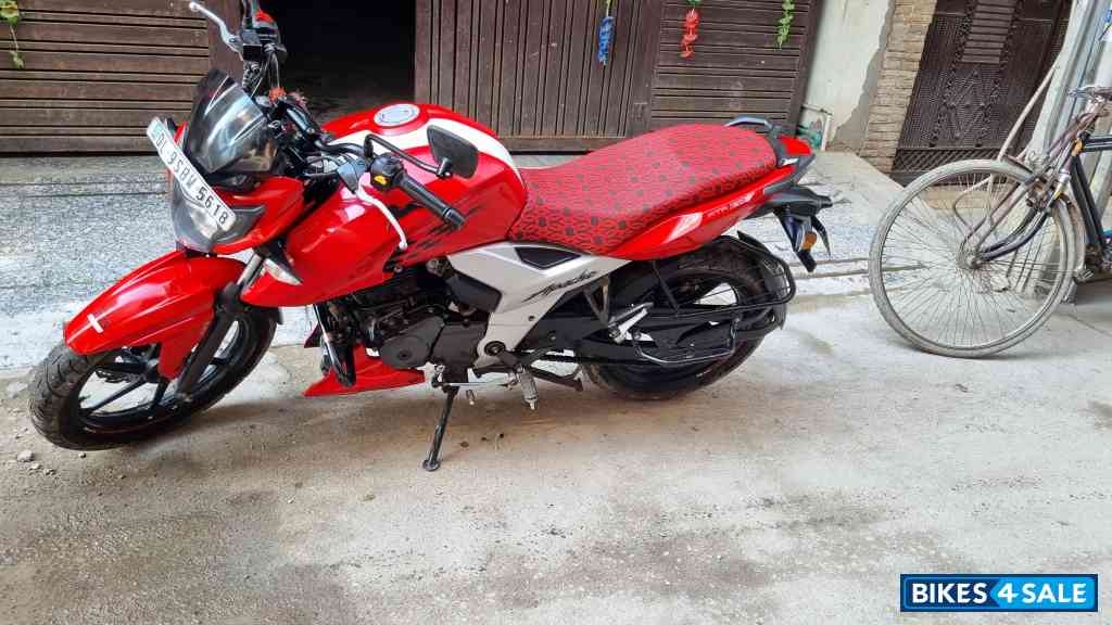 Red TVS Apache RTR 160 4V