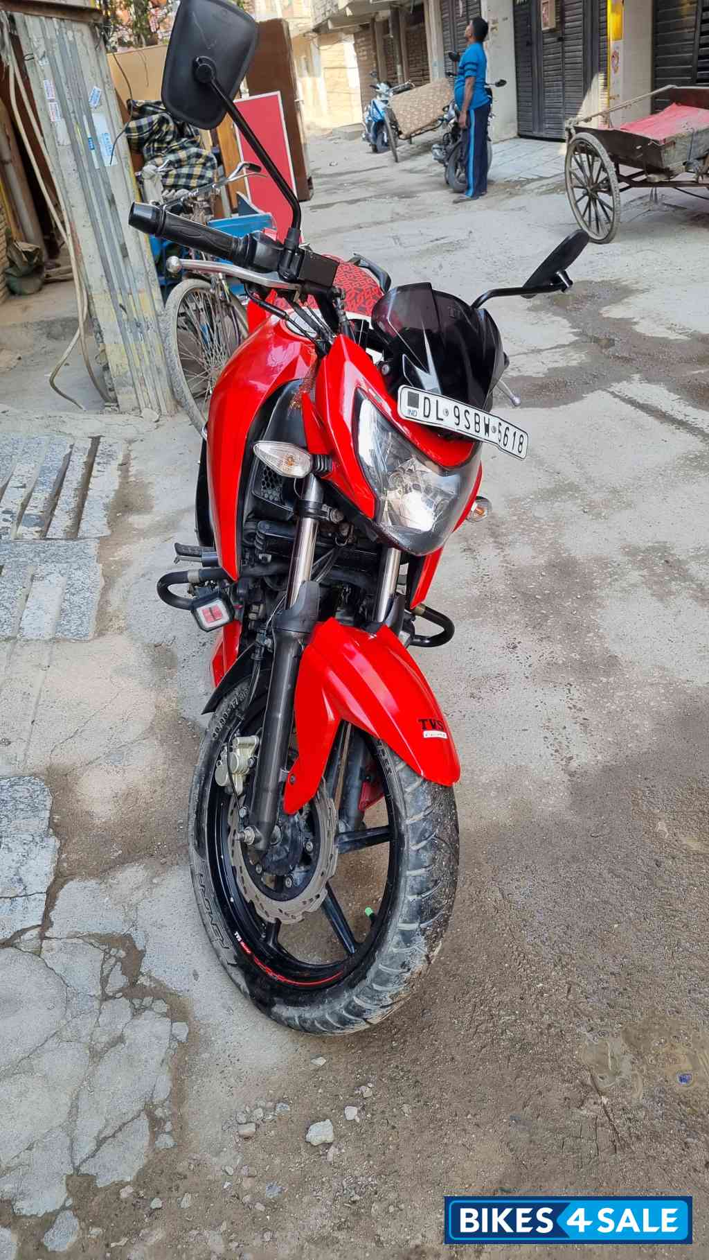 Red TVS Apache RTR 160 4V