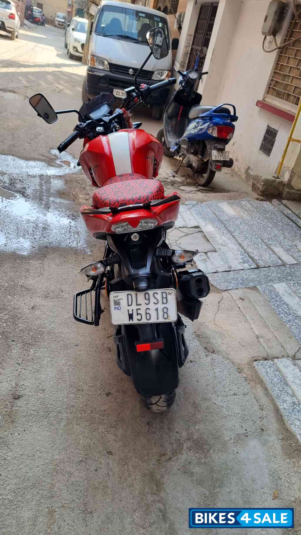 Red TVS Apache RTR 160 4V