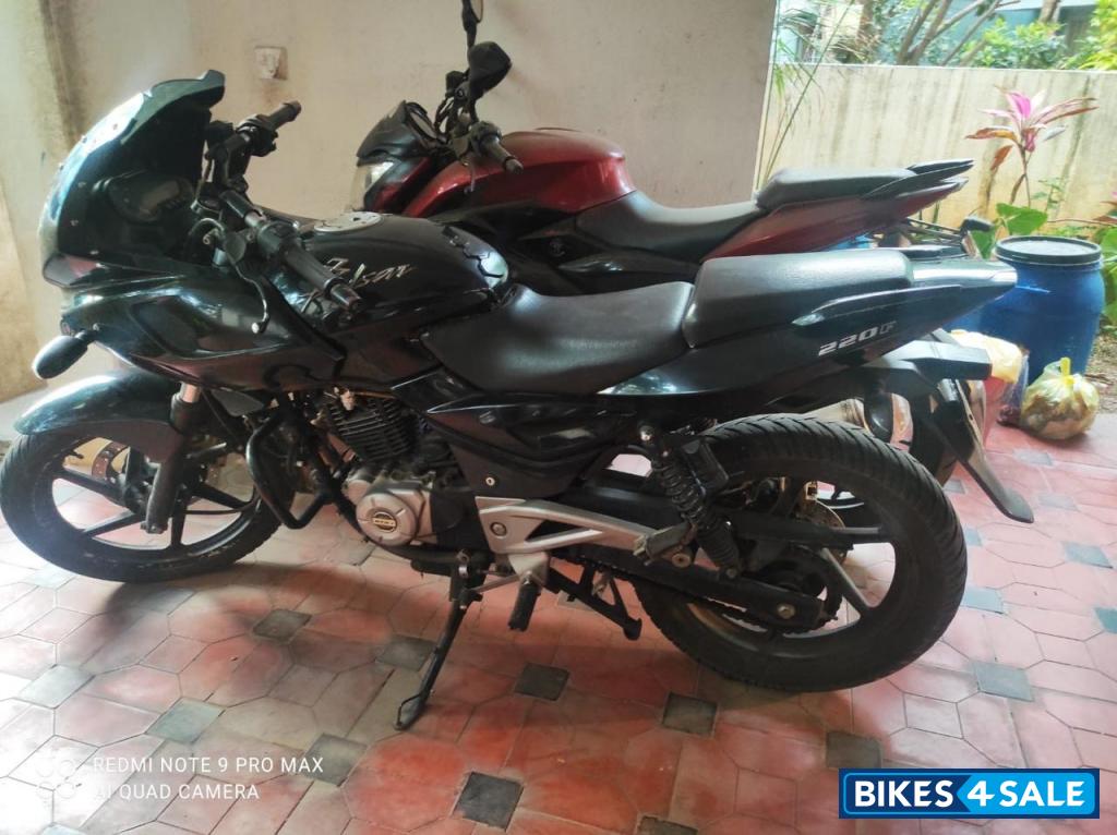 Bajaj Pulsar 220F