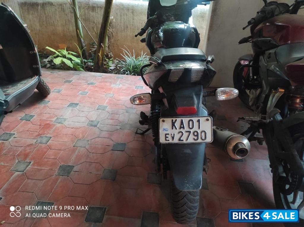 Bajaj Pulsar 220F