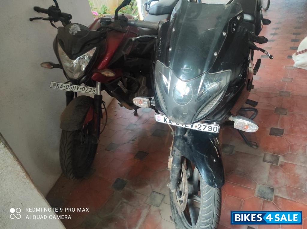 Bajaj Pulsar 220F