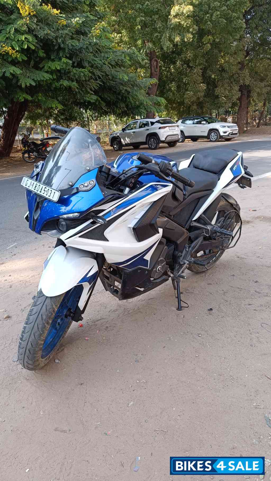 Bajaj Pulsar RS 200 ABS