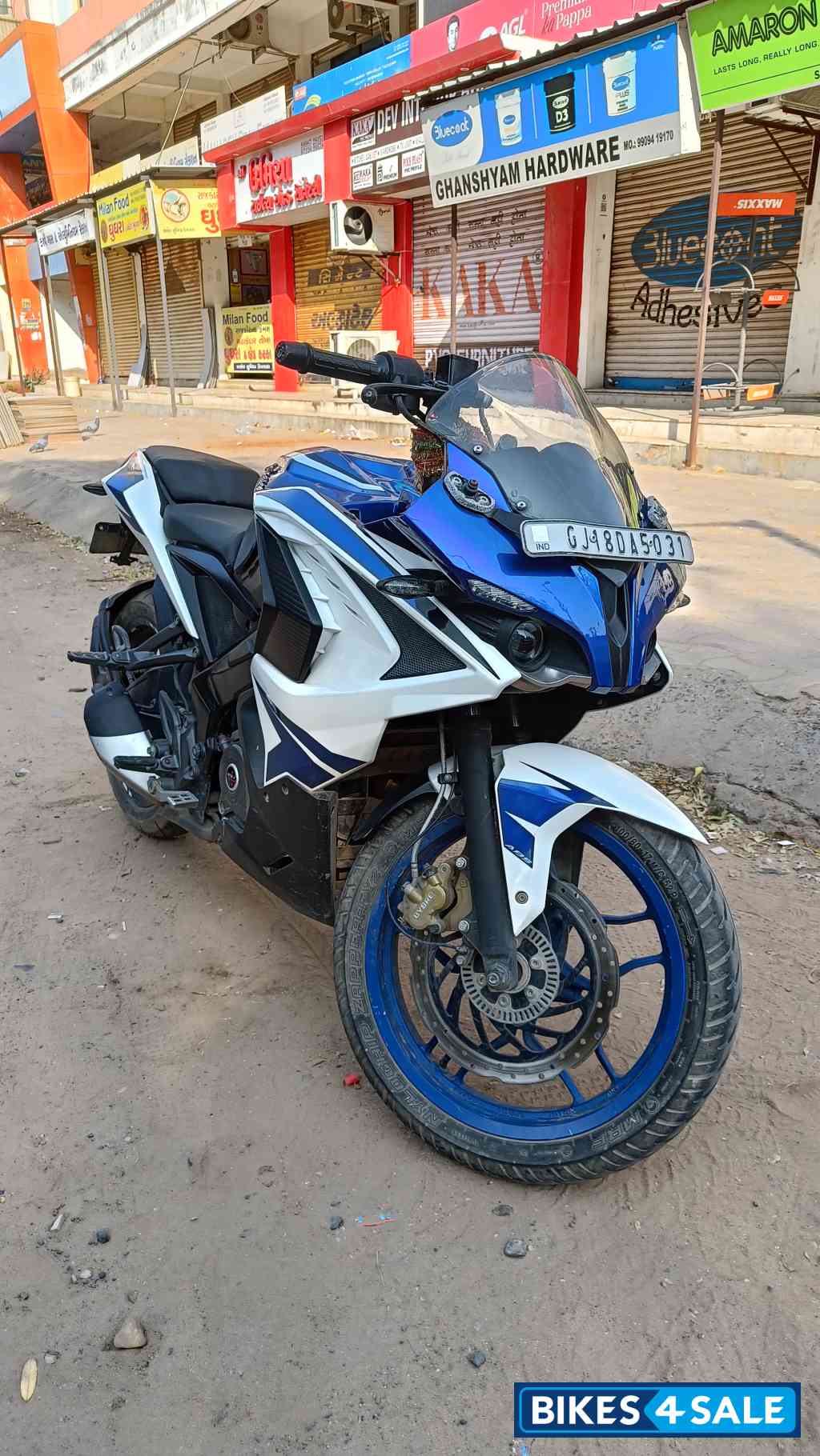 Bajaj Pulsar RS 200 ABS
