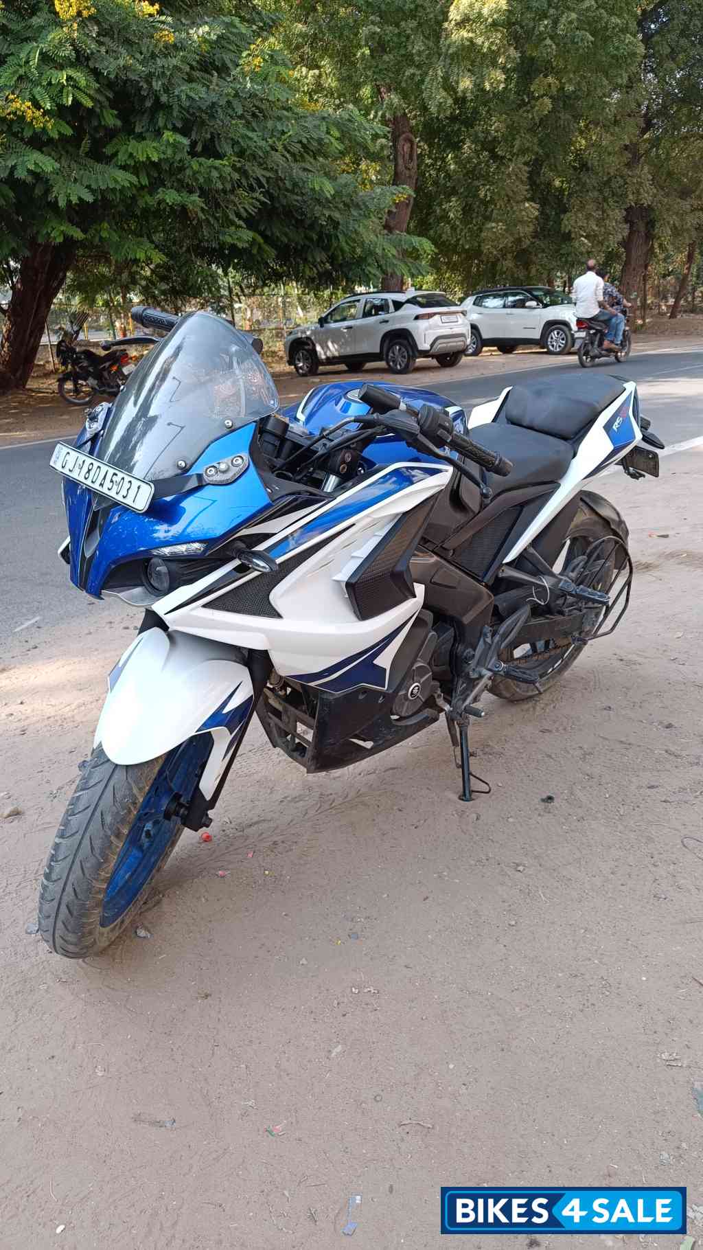 Bajaj Pulsar RS 200 ABS