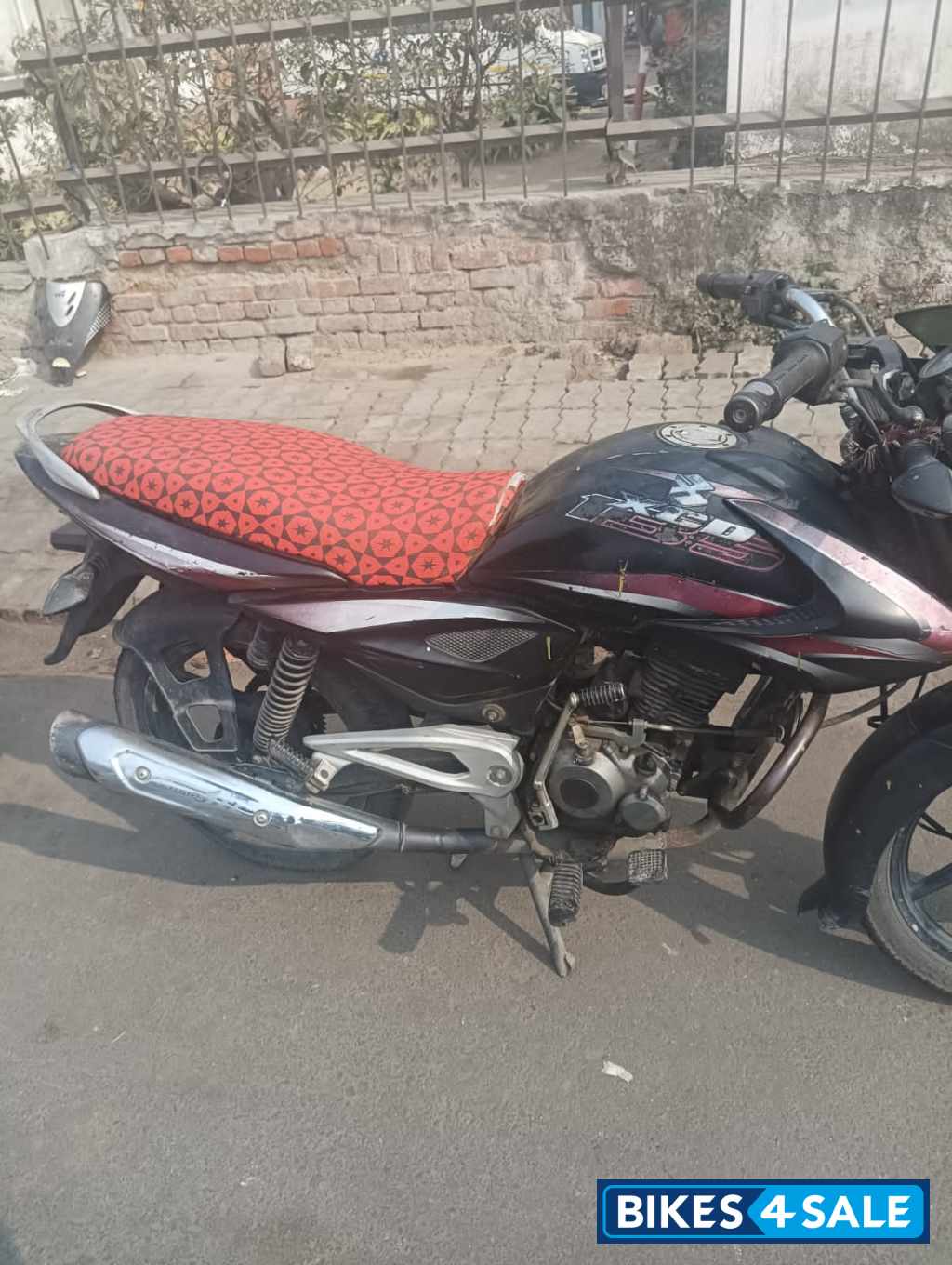 Black Bajaj XCD 135 DTS-Si Black Bajaj XCD 135 DTS-Si